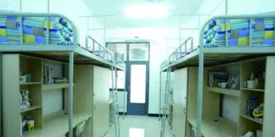 寶豐縣中等專(zhuān)業(yè)學(xué)校寢室環(huán)境圖片