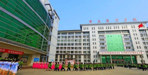 商丘商貿(mào)學校簡介